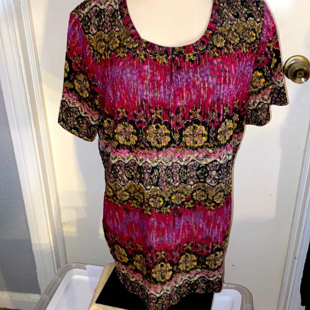 White Stag short sleeve XL (14-16) maroon and black with gold line